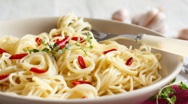 ماکارونی مانا ۷۰۰ گرمی بسته‌ بندی کاربردی تازه